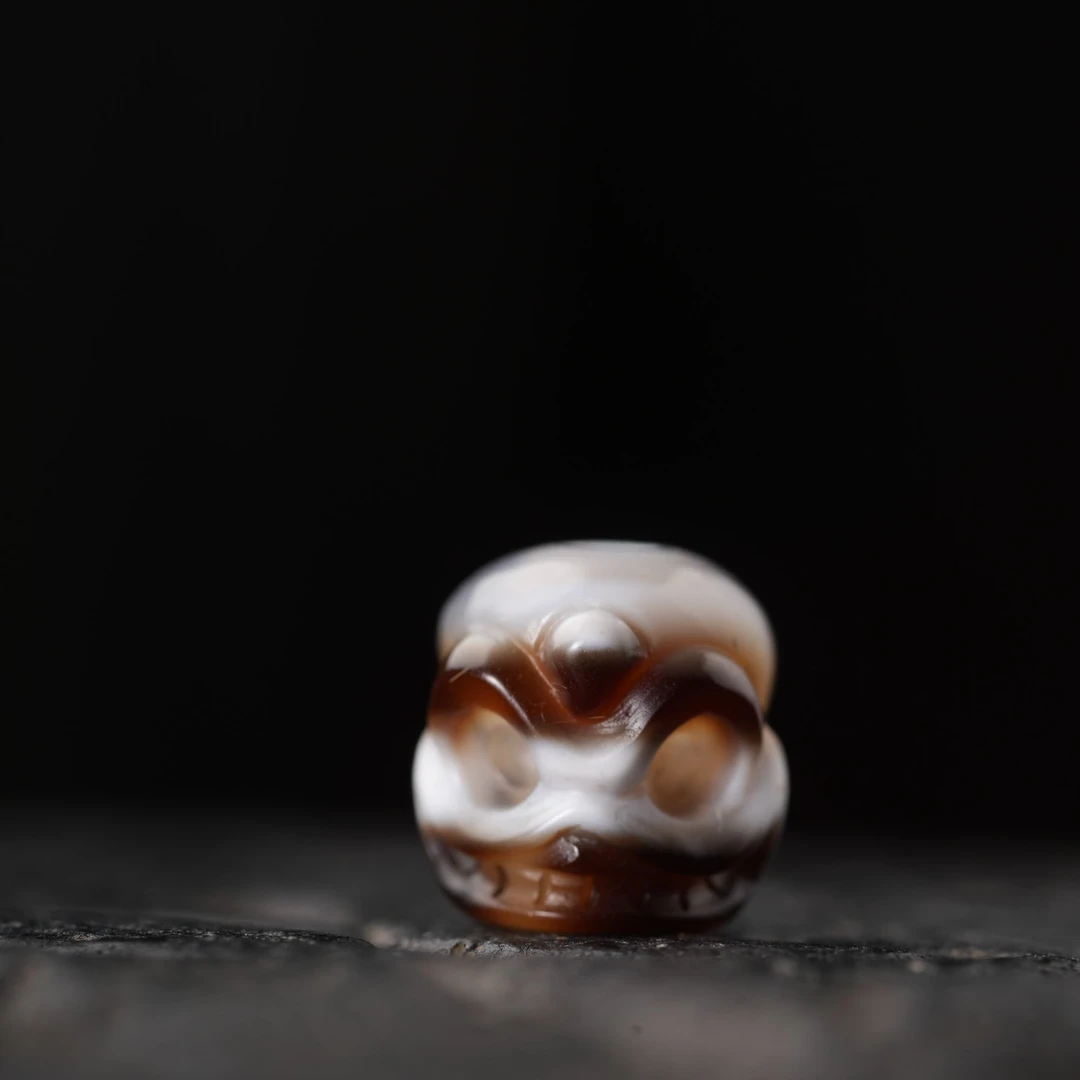 玛瑙珠改手工雕刻造像尸陀林配珠配饰（10.4mmx10.7mm孔道2.6）1-1