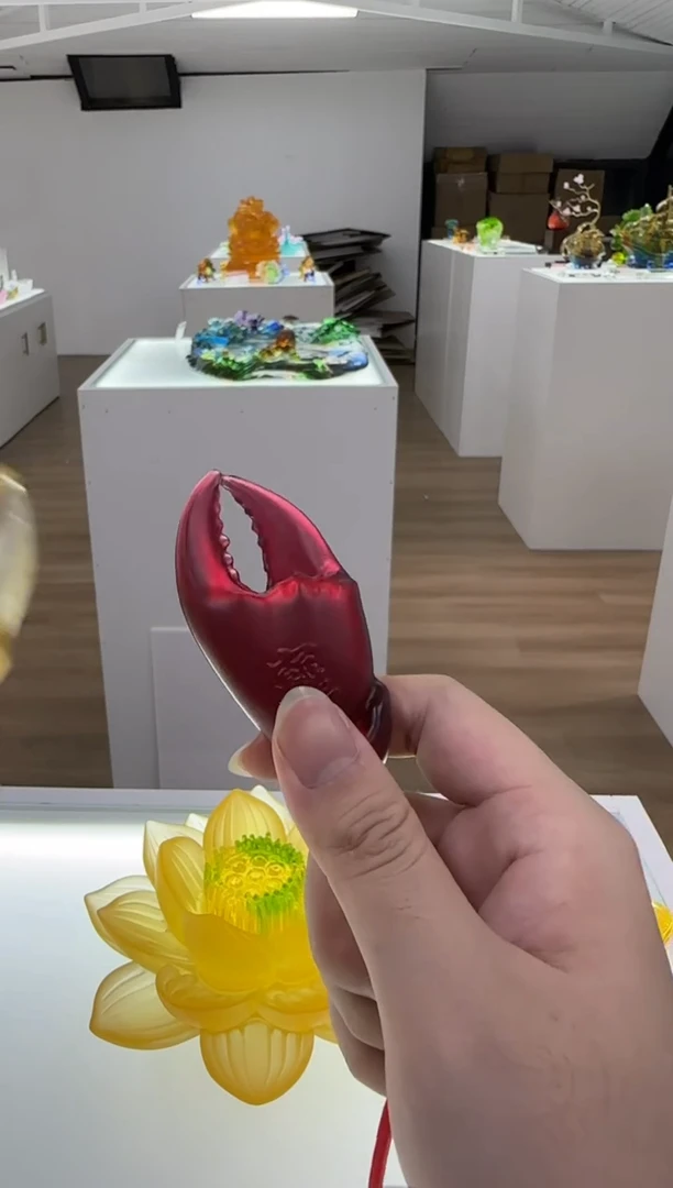 手工艺品琉璃古法琉璃红色手上有钱