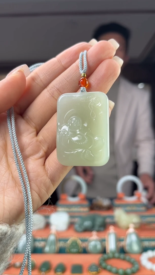 颈饰未镶嵌和田玉佩佩