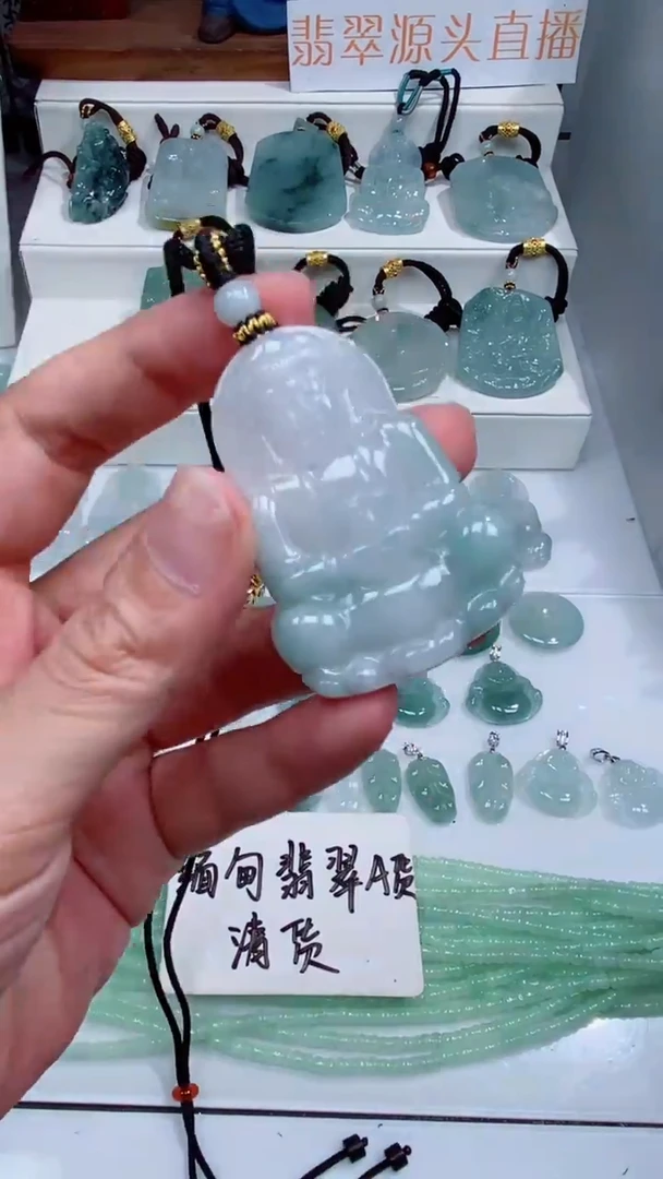 颈饰未镶嵌翡翠吊坠