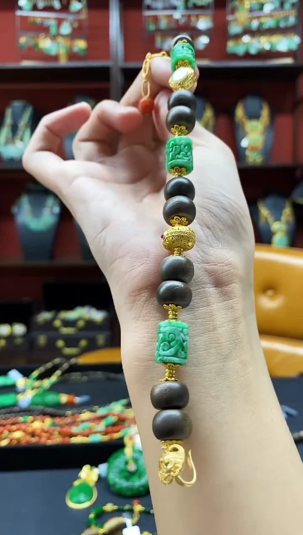 颈饰未镶嵌翡翠手串