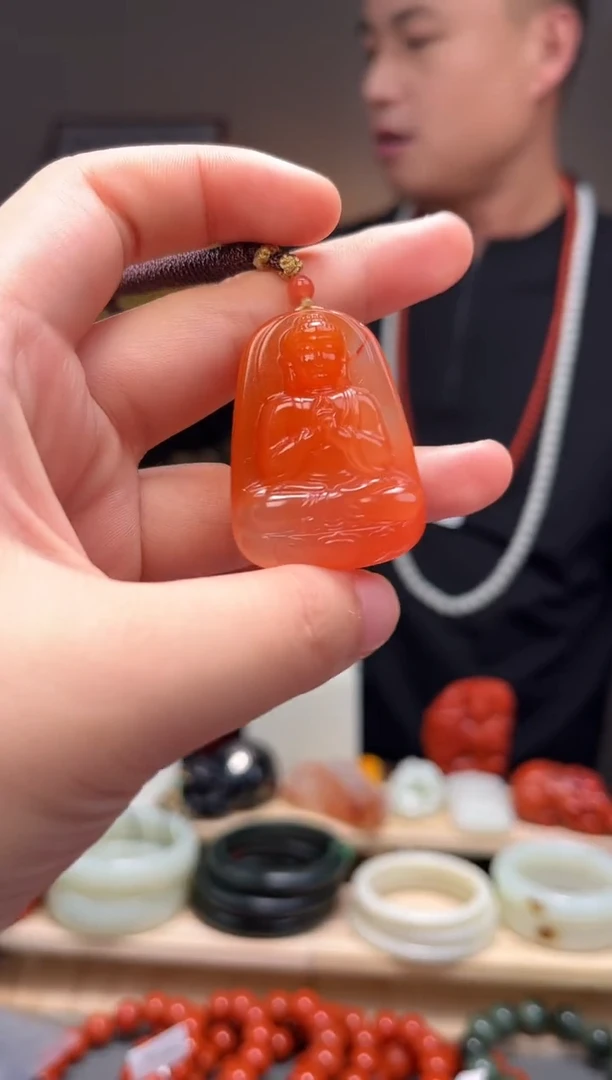 颈饰未镶嵌南红玛瑙吊坠