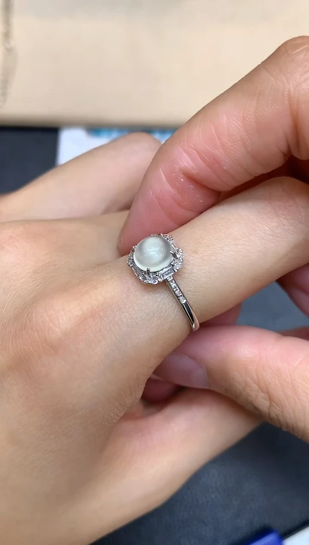 18K金镶嵌戒指翡翠蛋面【无服务费