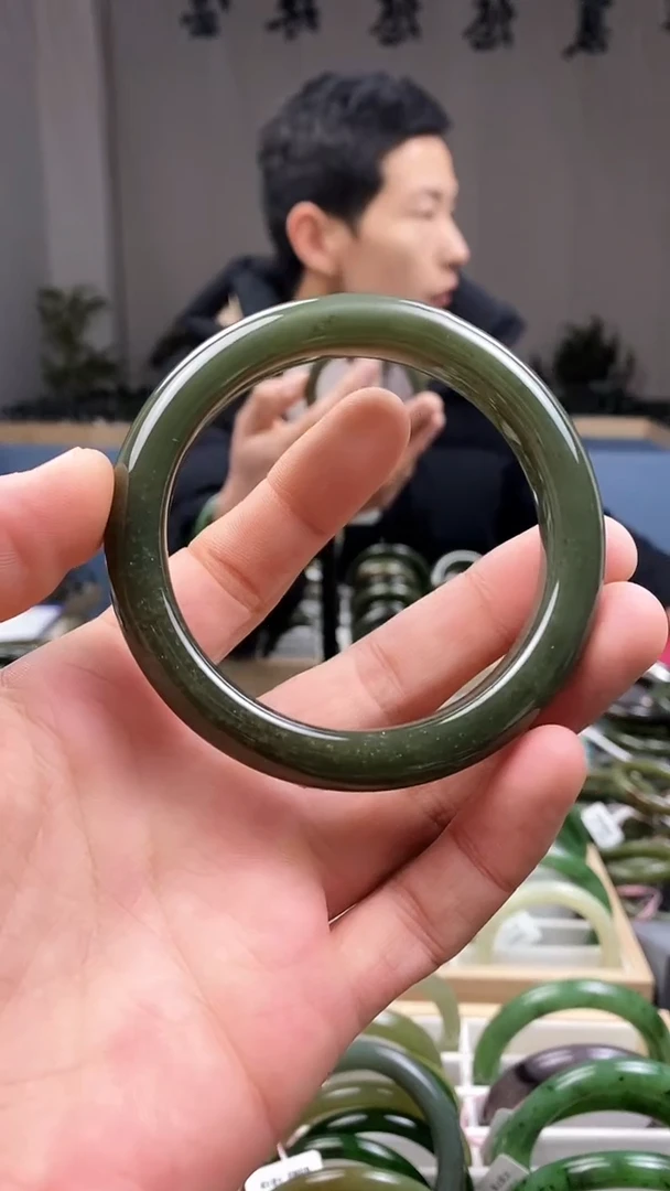 【闪购商品】和田玉手镯未镶嵌61