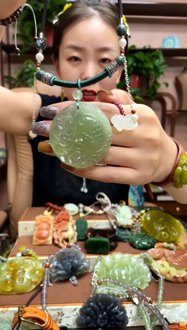 未镶嵌岫玉吊坠·