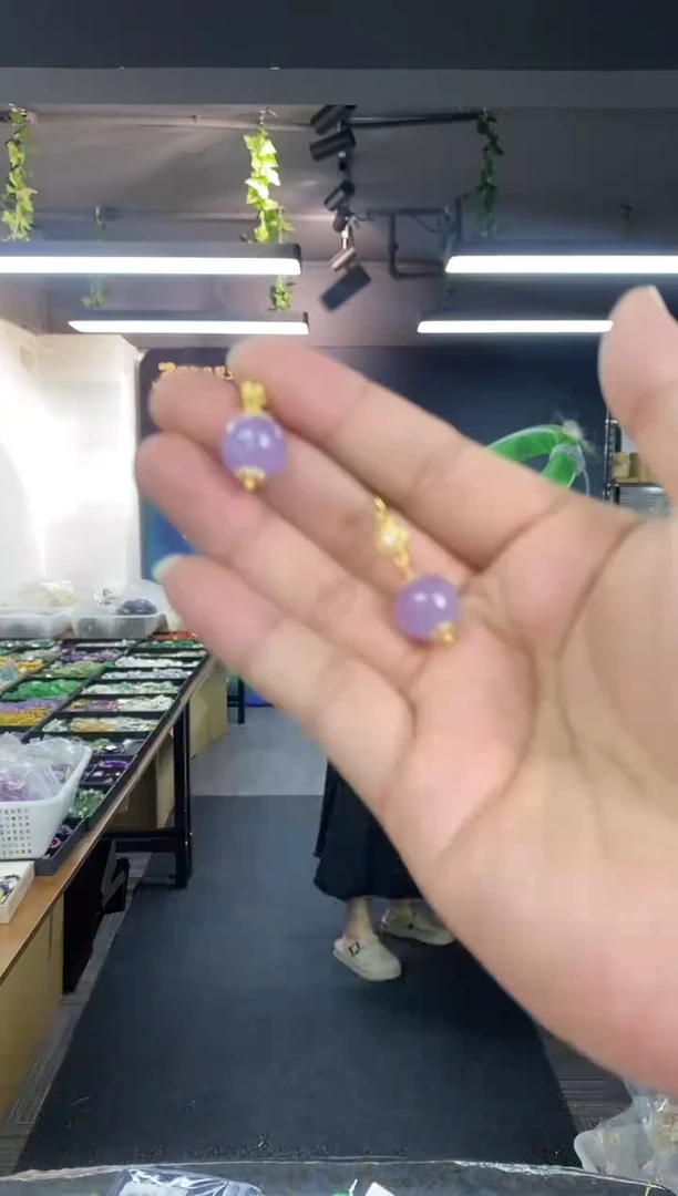 翡翠未镶嵌耳饰多样性发其一颜色微差