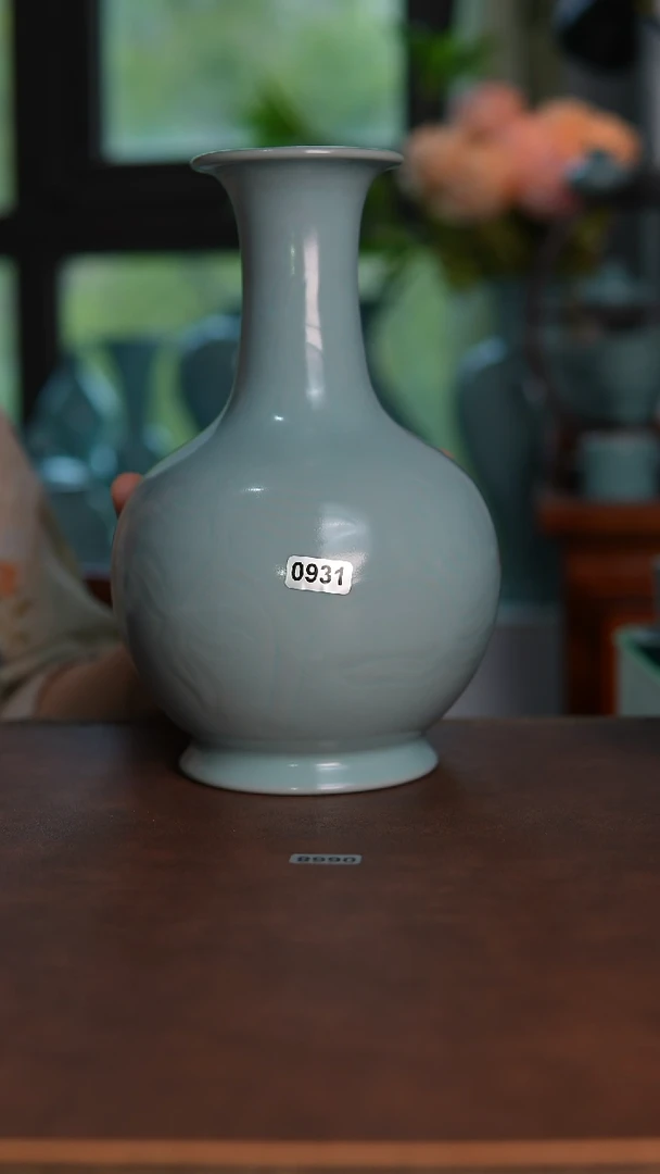 摆件0931天青釉刻花鹅颈瓶20.8cm