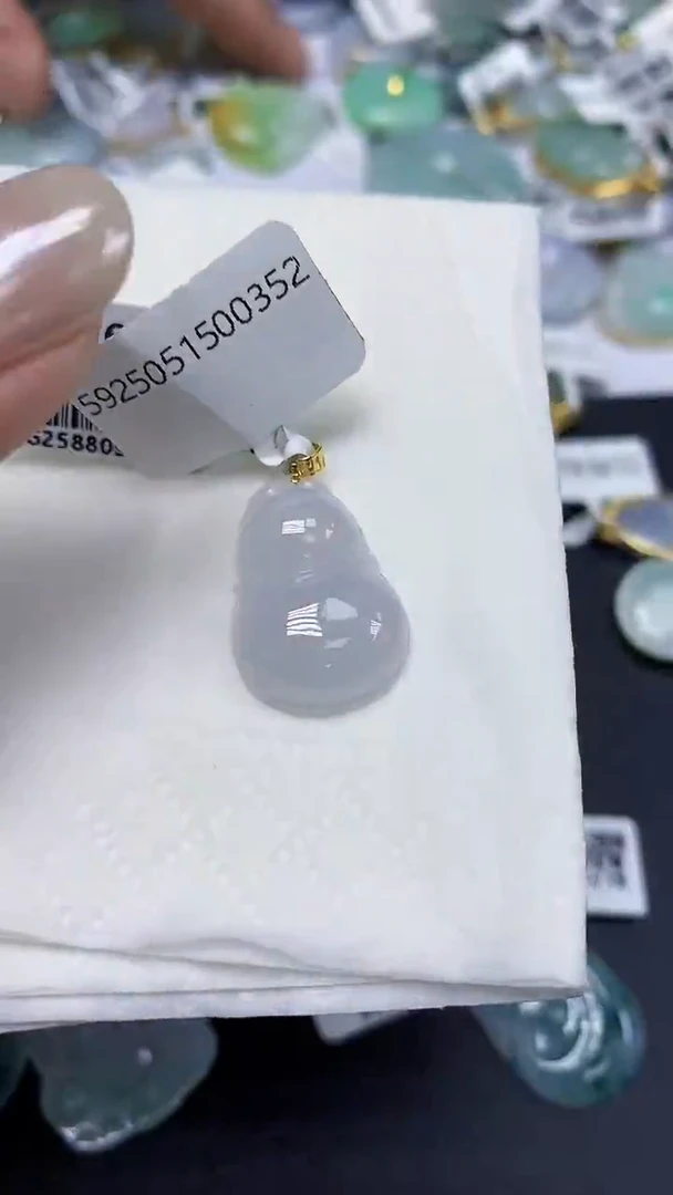 翡翠18K金镶嵌颈饰天然缅甸翡翠A货