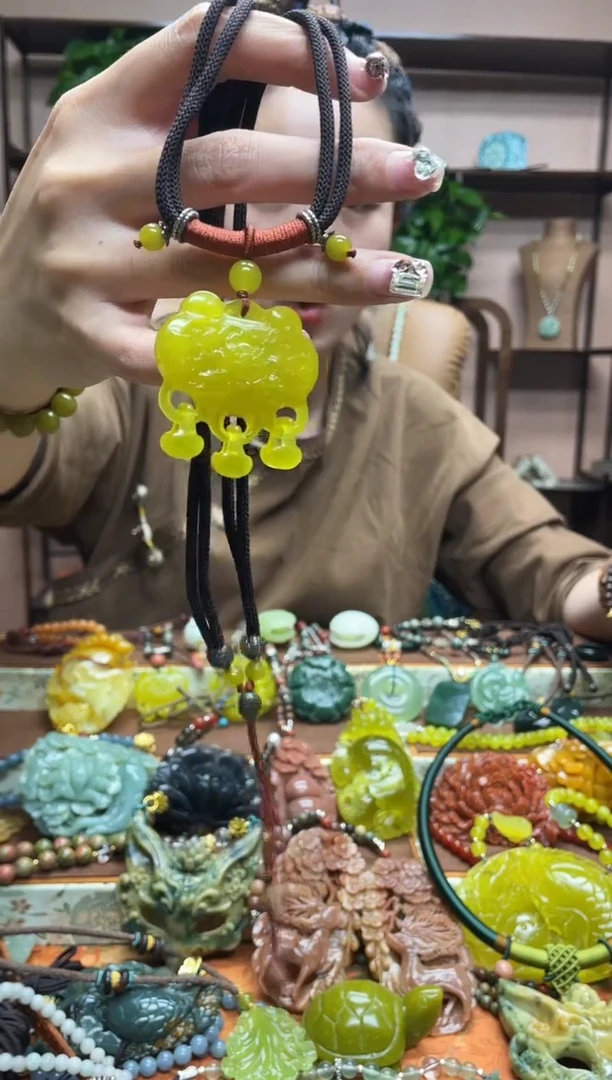 未镶嵌岫玉吊坠多样性发货发其中之一
