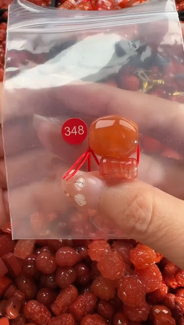 颈饰未镶嵌南红玛瑙1