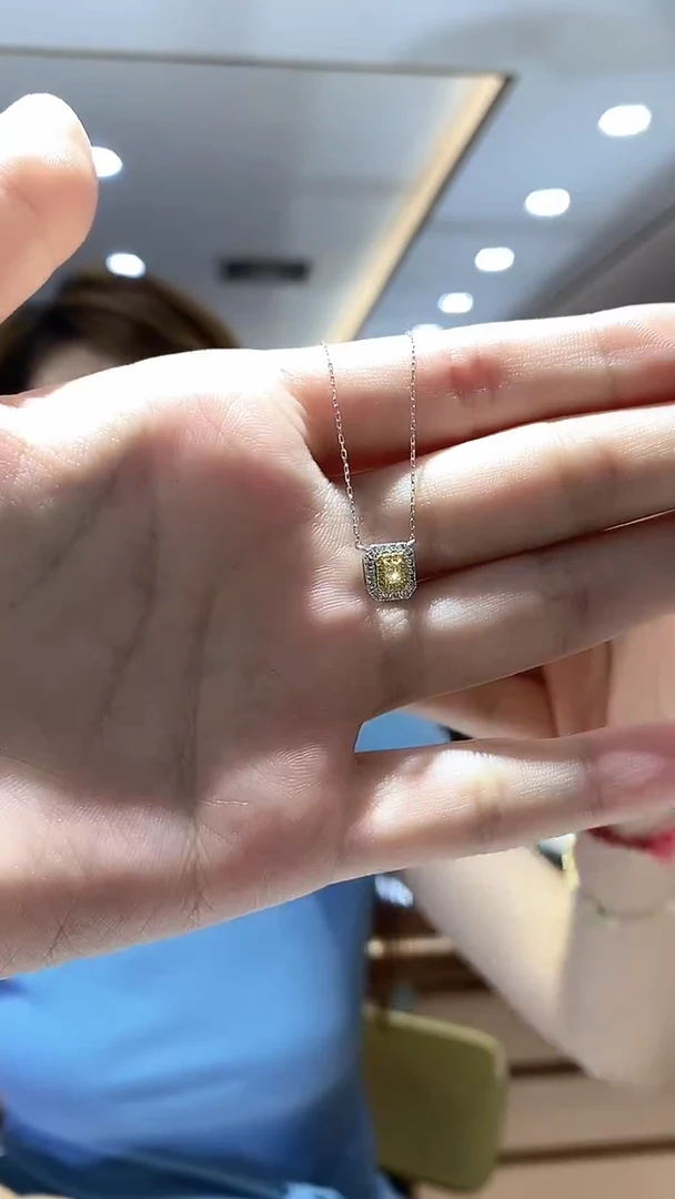 项链18K金镶嵌钻石项链