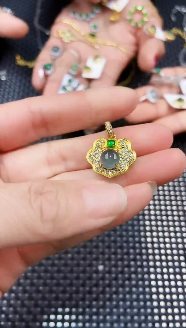 【闪购商品】翡翠吊坠(不含链)未镶嵌111111111