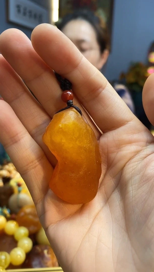 未镶嵌颈饰琥珀吊坠