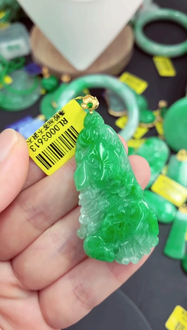 吊坠(不含链)18K金镶嵌翡翠挂件