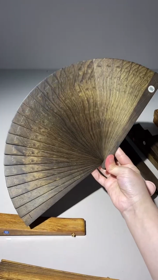 金丝楠21厘米金丝楠木阴沉乌木扇66d