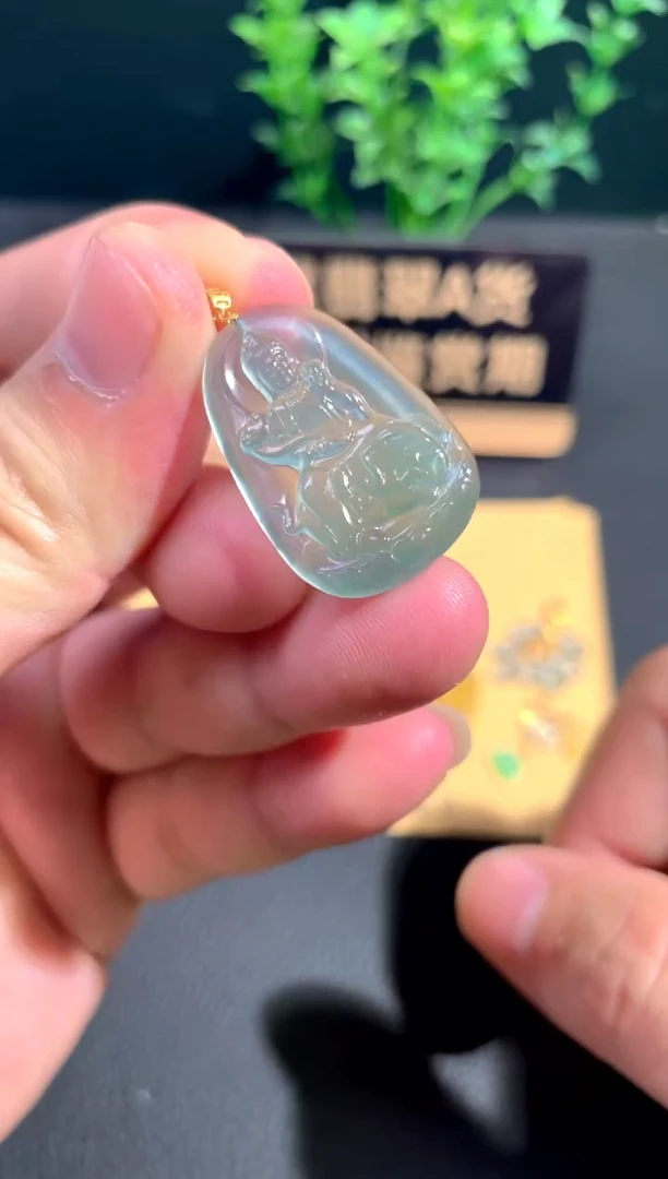 颈饰18K金镶嵌翡翠翡翠