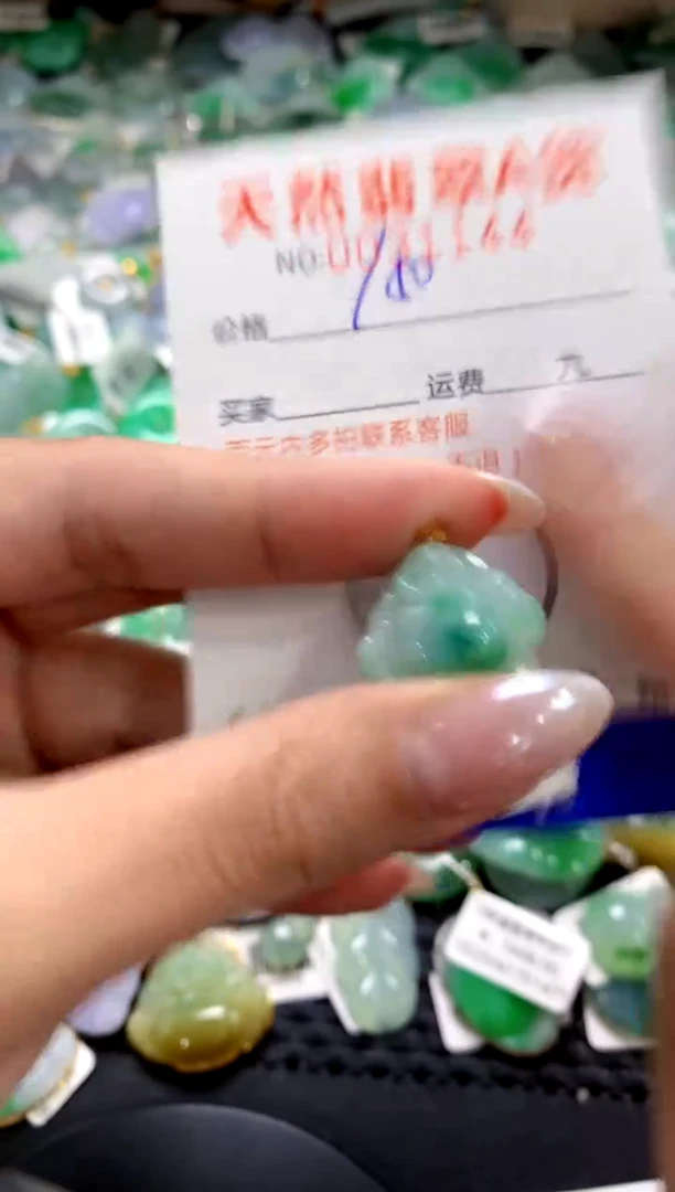 颈饰18K金镶嵌翡翠1111111111111111