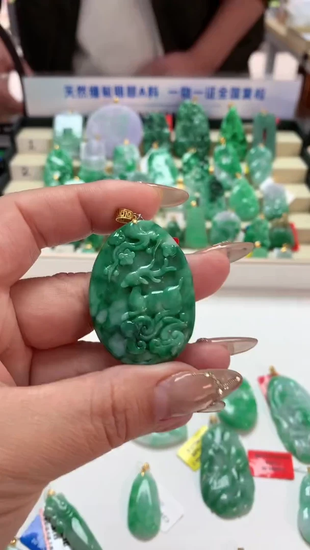 【闪购商品】翡翠吊坠(不含链)18K金镶嵌挂件