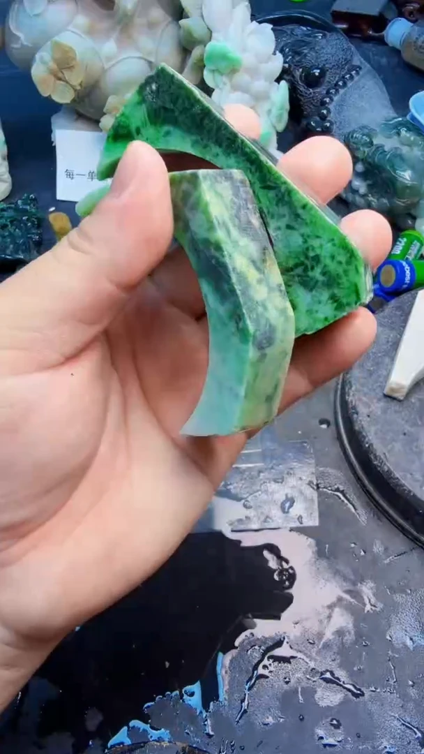 翡翠挂件未镶嵌天然翡翠076