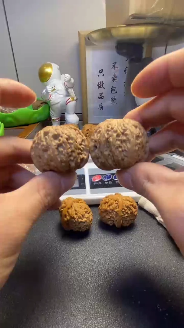 【闪购商品】文玩核桃吊坠白狮子