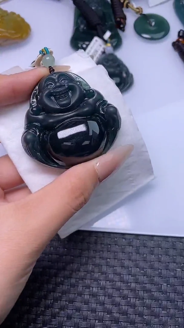 颈饰未镶嵌翡翠