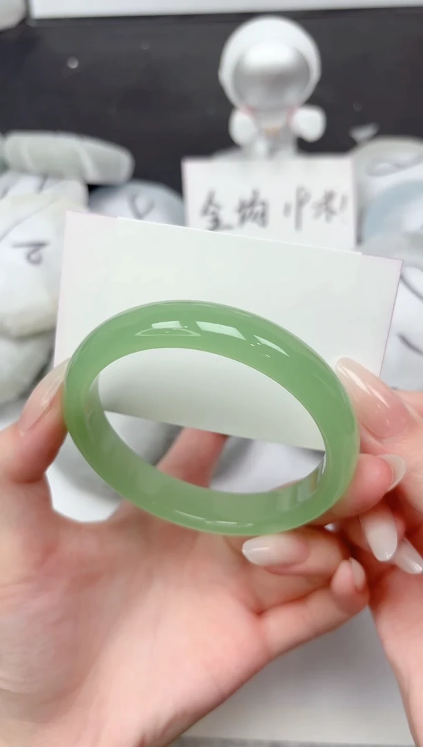 未镶嵌手镯石英质玉28-62.4