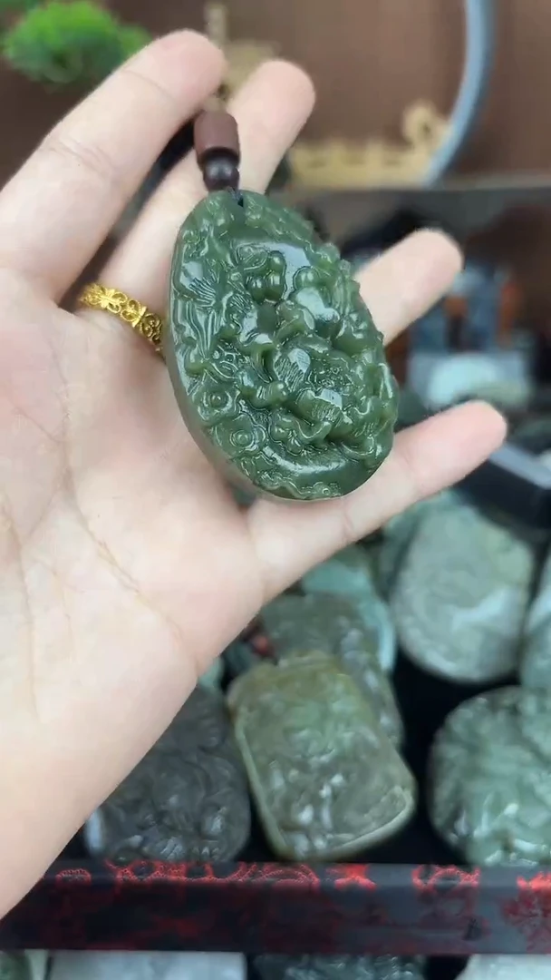 和田玉未镶嵌颈饰1