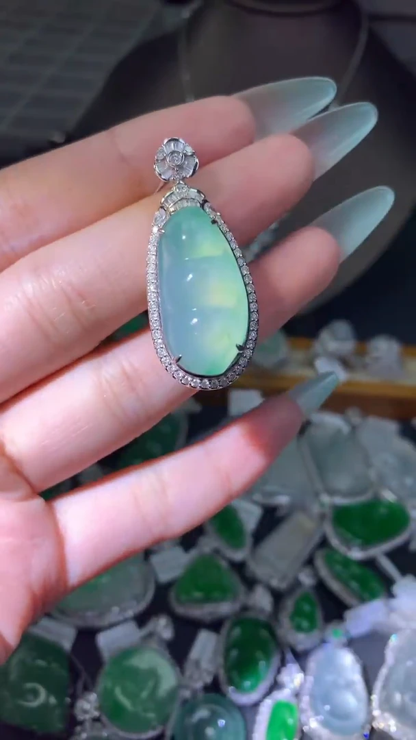 吊坠(不含链)18K金镶嵌翡翠吊坠