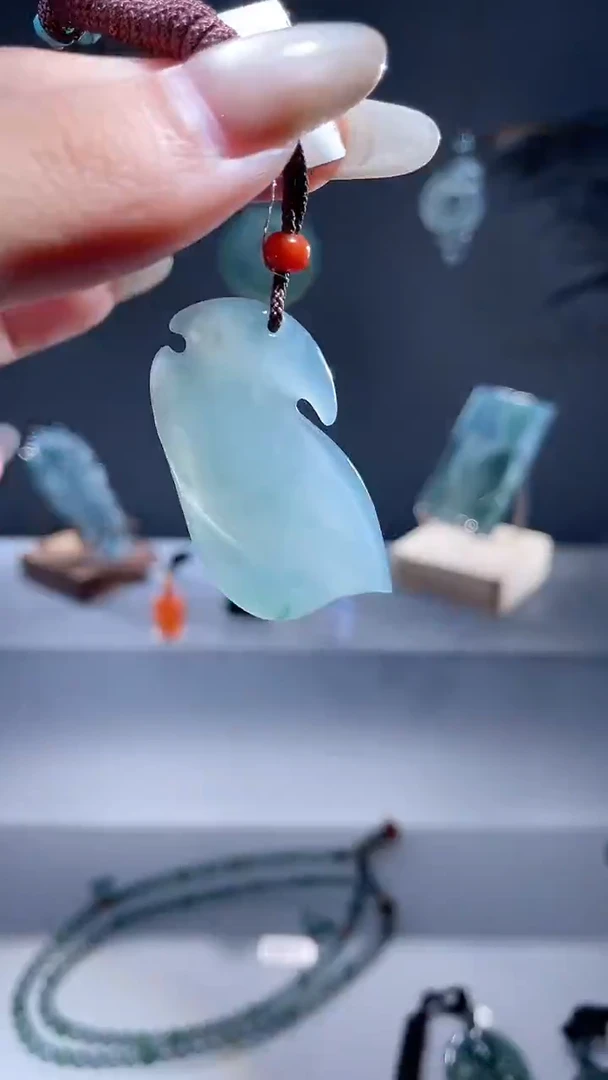 颈饰未镶嵌翡翠随形