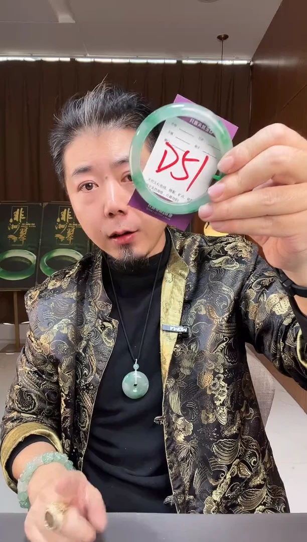 【闪购商品】石英质玉手镯未镶嵌非洲翠