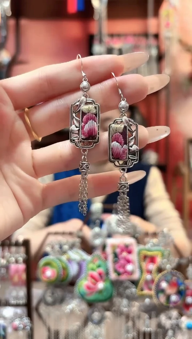 织绣云织谣民族风精美饰品   620