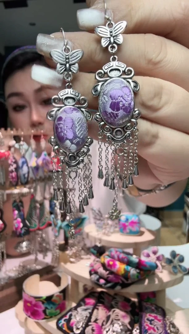 刺绣纯手工苗绣非遗耳环