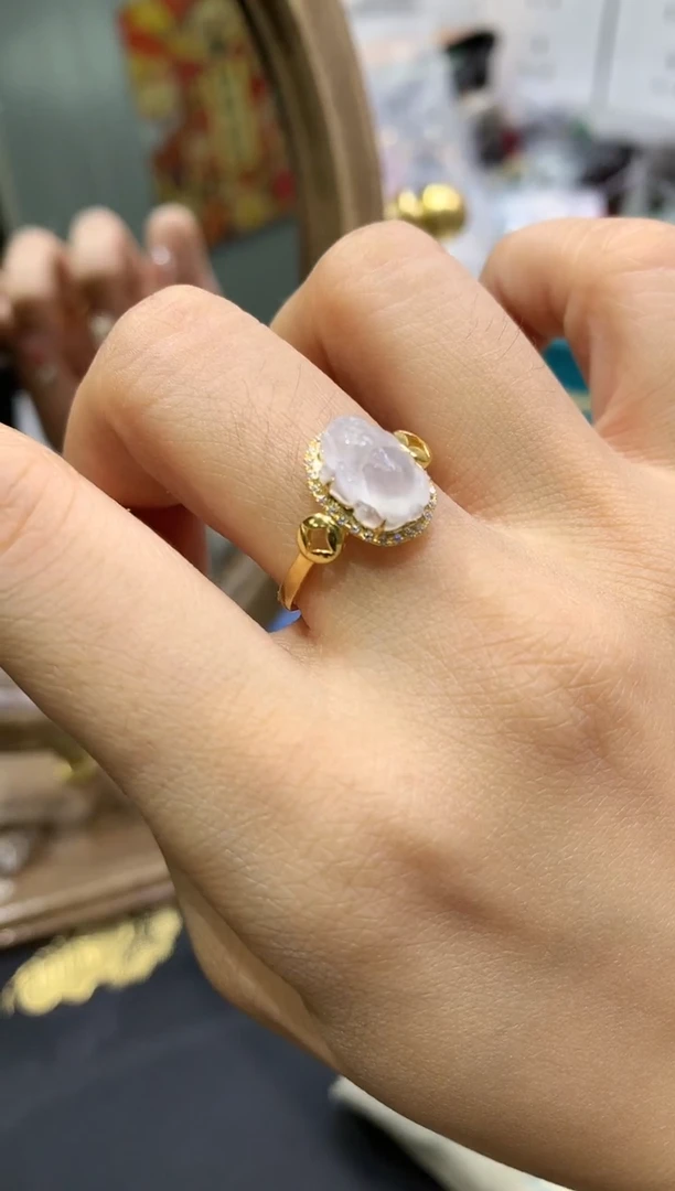 18K金镶嵌挂件翡翠貔貅戒指