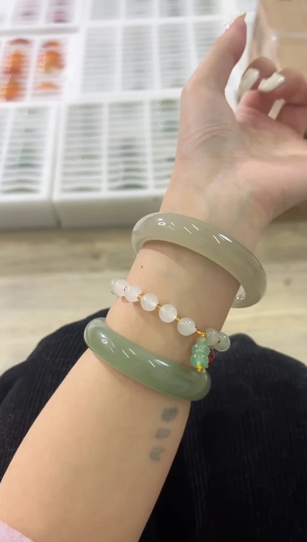 未镶嵌手镯石英质玉73-57D