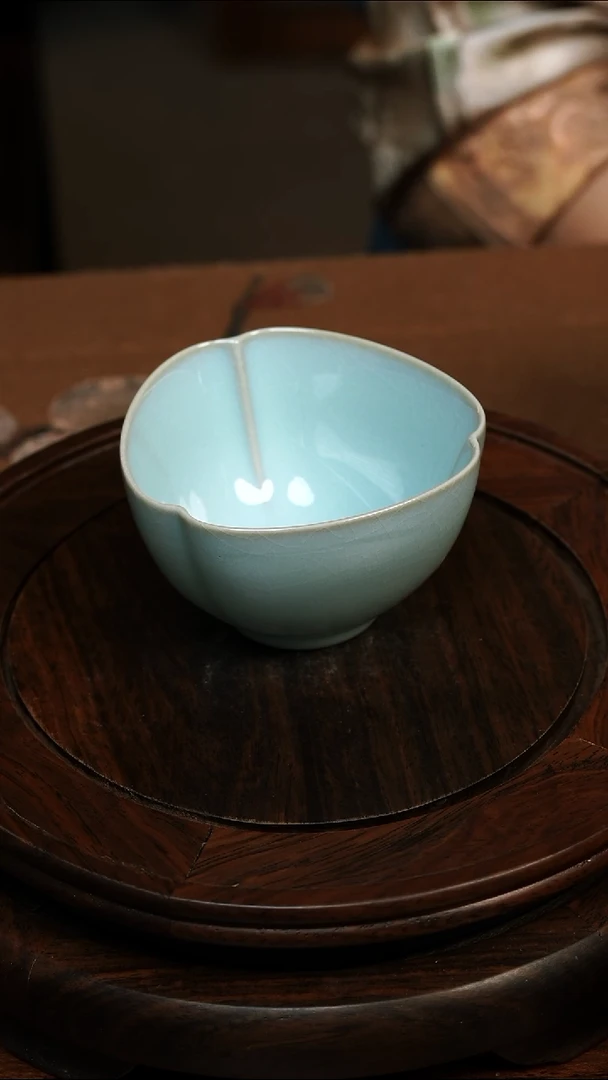 瓷片057汝瓷花口杯80ml 微瑕