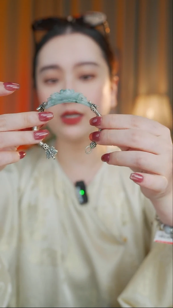 翡翠未镶嵌颈饰翡翠半镯