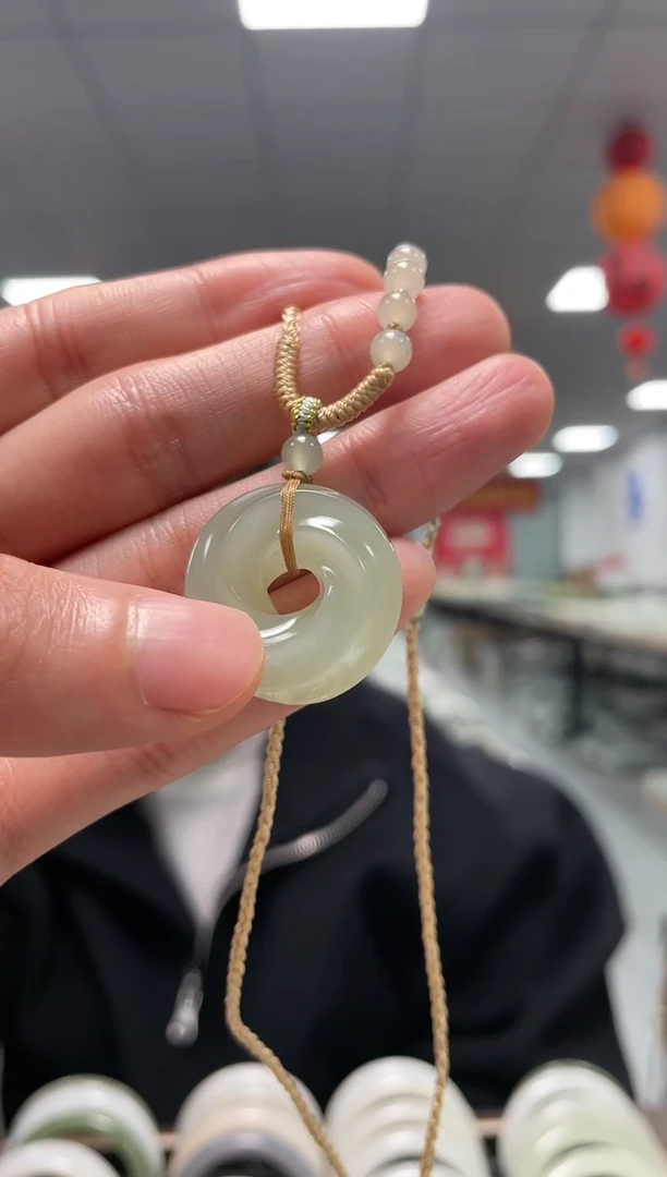 未镶嵌和田玉挂件翠色莫比乌斯环挂件一件