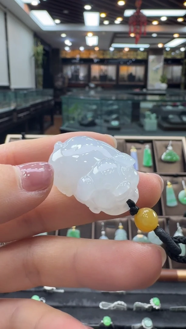 颈饰未镶嵌翡翠猪猪吊坠