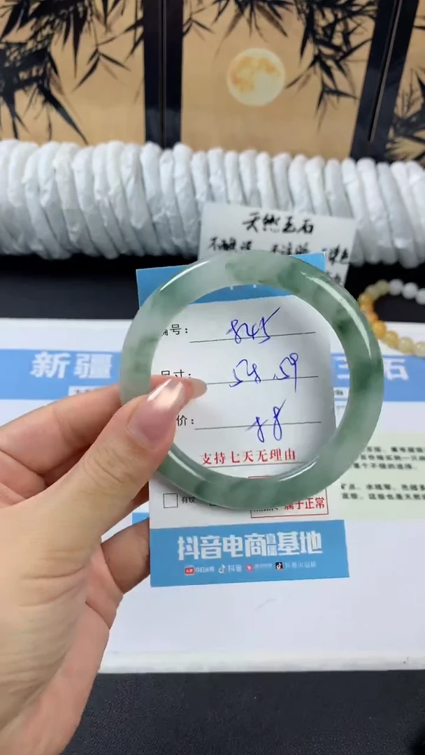 未镶嵌手镯石英质玉q845