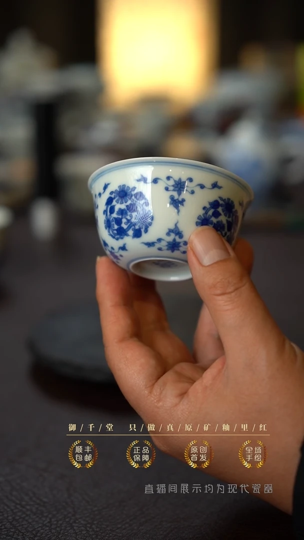 全手绘青花团菊小缸杯