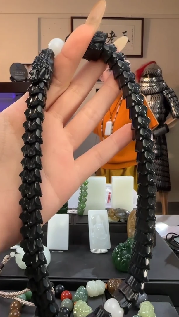 颈饰未镶嵌和田玉青玉双龙戏珠手持