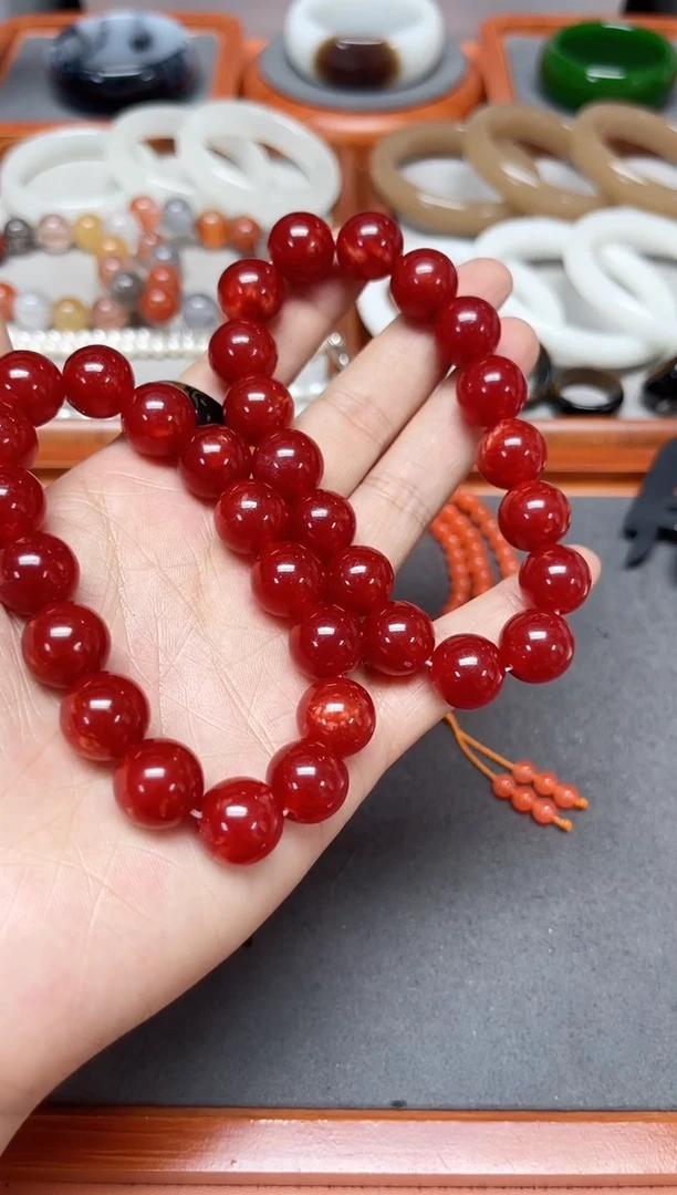 A137号14mm精品红色手串随机发一