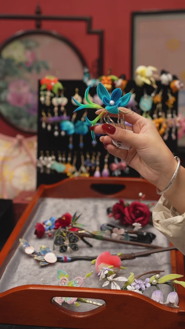 刺绣非遗绒花手工饰品