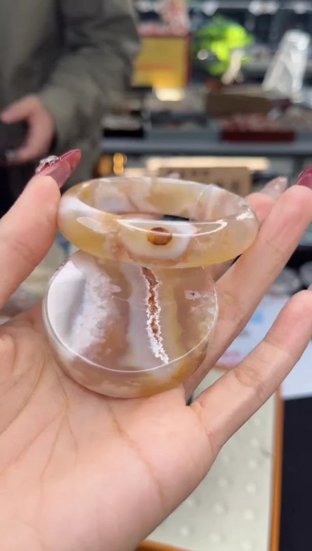 【闪购商品】石英质玉手镯未镶嵌52圈口（赠品镯心）3413016