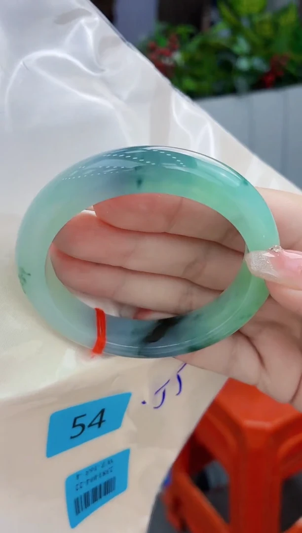 翡翠手镯未镶嵌翡翠手镯