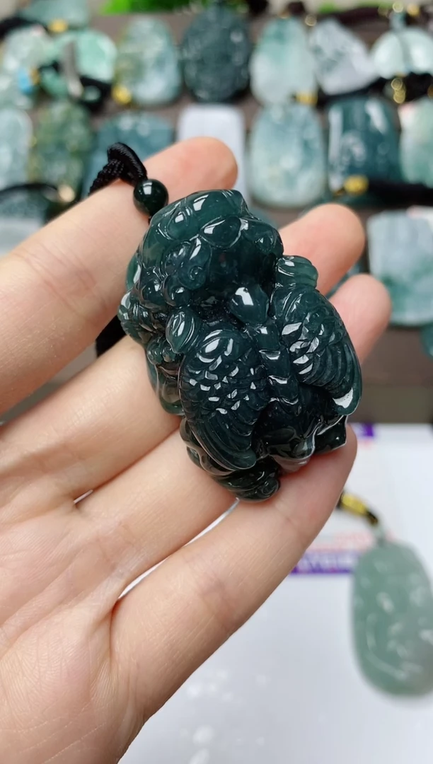 翡翠未镶嵌颈饰