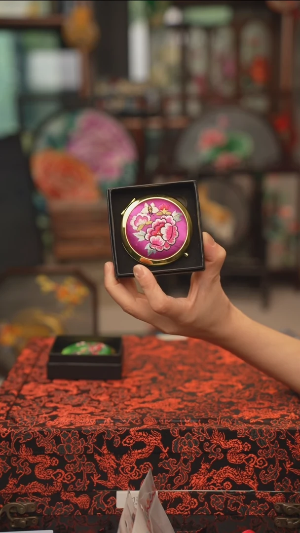 扇子绣花吊坠非遗