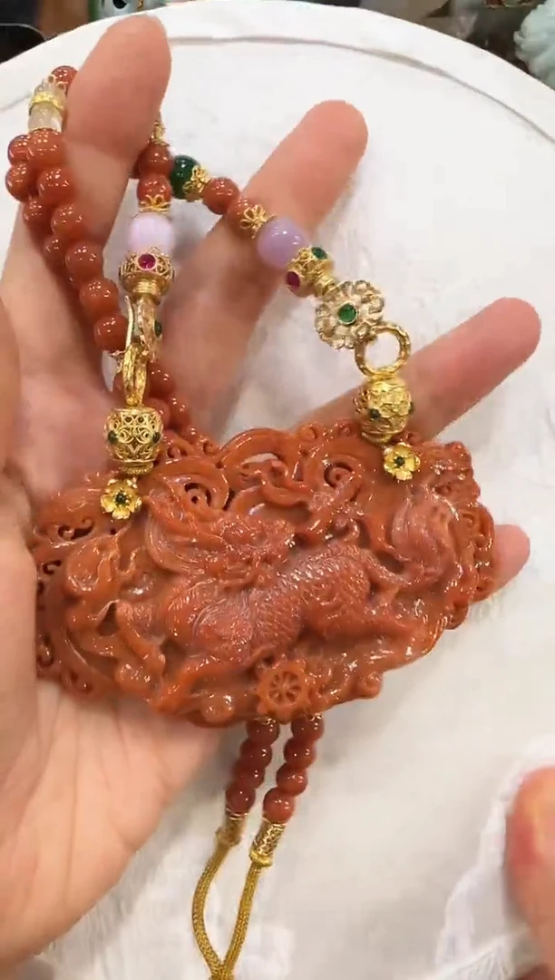 翡翠未镶嵌颈饰国风