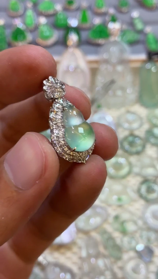 吊坠(不含链)18K金镶嵌翡翠葫芦