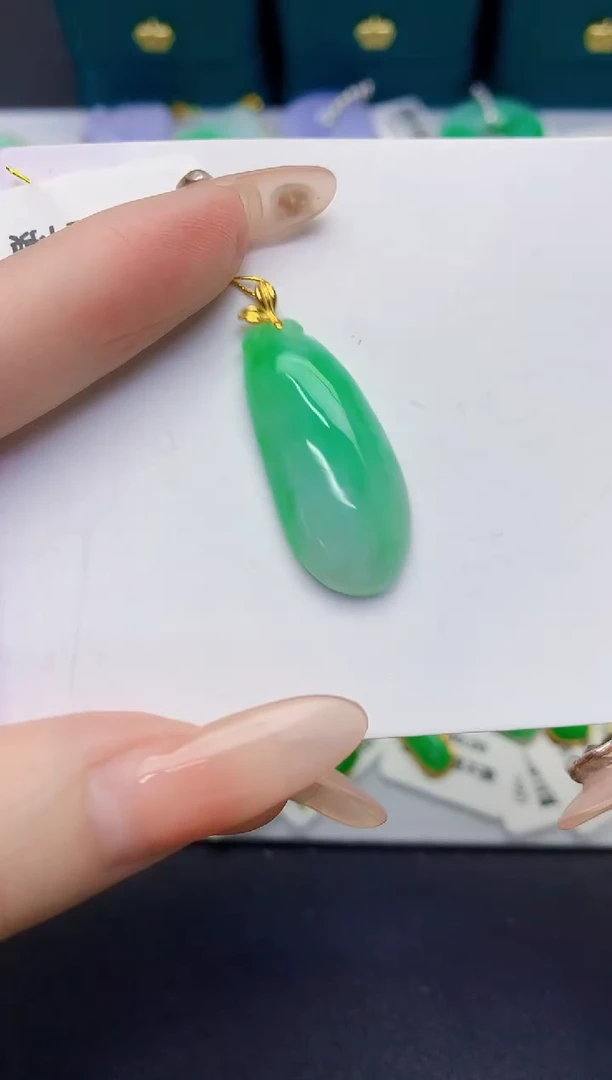 颈饰18K金镶嵌翡翠缅甸天然翡翠A货